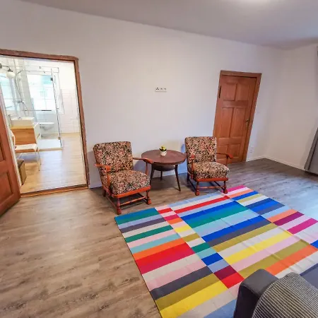 In Herrenhaus شقة *